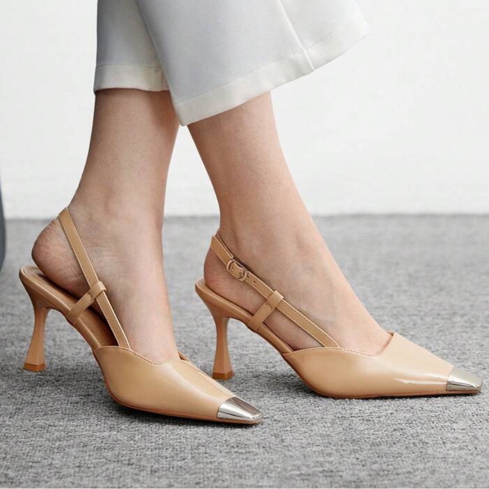 Cream beige heels with silver cap toe detail - Picture 2 of 8
